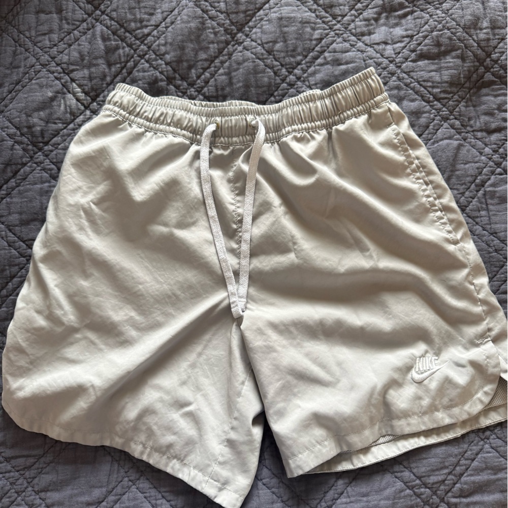 Nike Men’s Standard Fit Shorts – grey